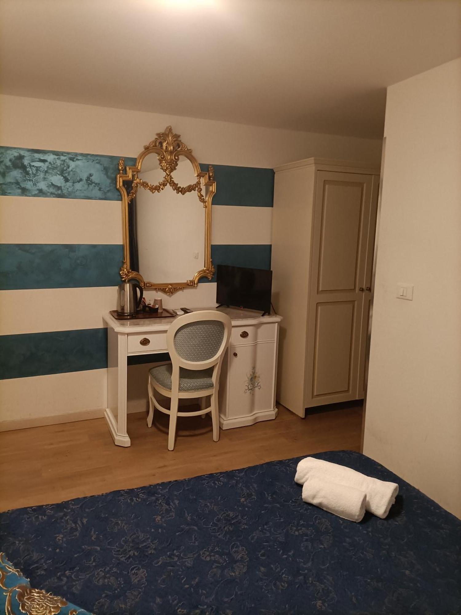 Palazzo Lion Morosini - Check In Presso Locanda Ai Santi Apostoli Венеція Екстер'єр фото