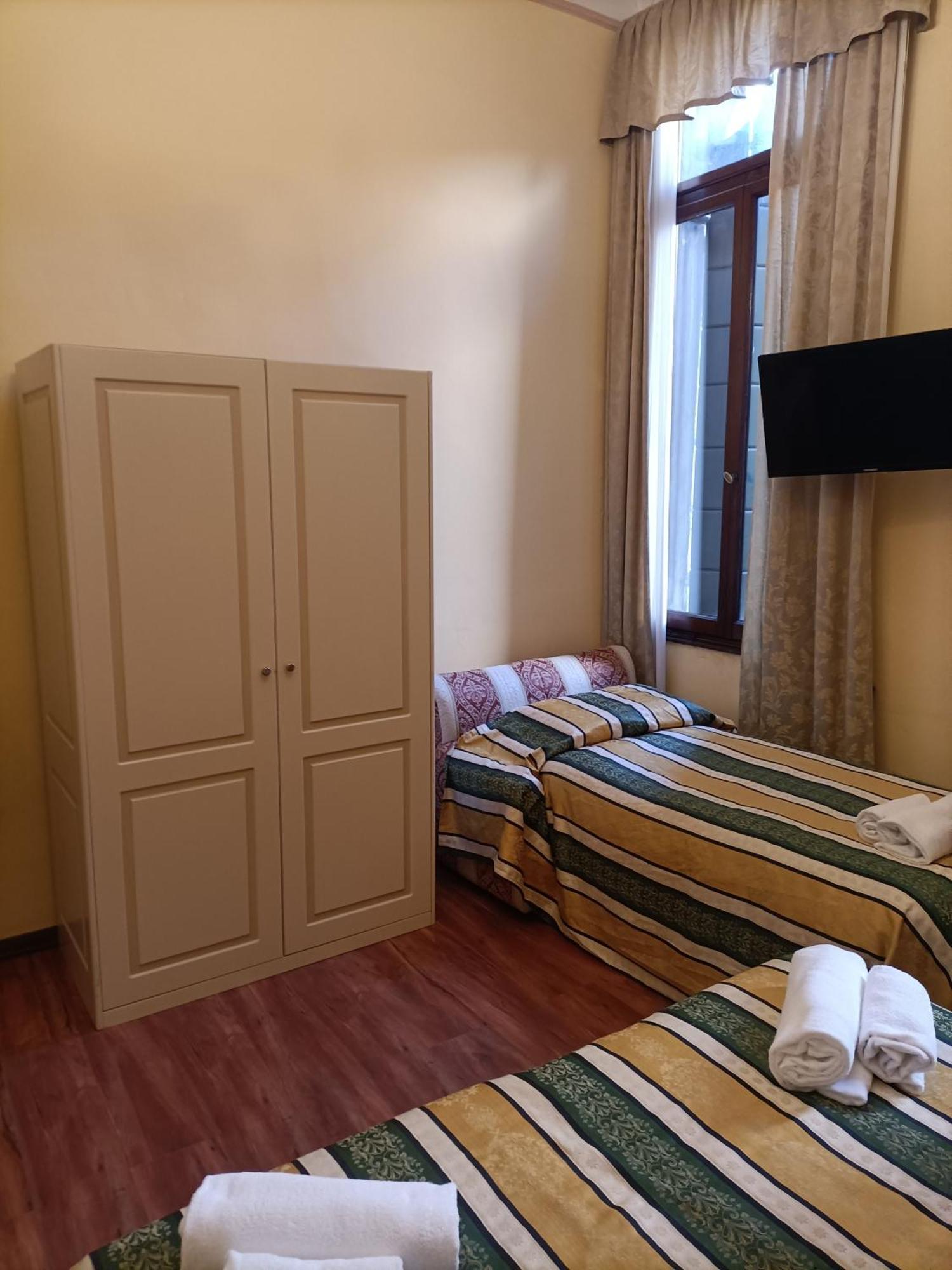 Palazzo Lion Morosini - Check In Presso Locanda Ai Santi Apostoli Венеція Екстер'єр фото
