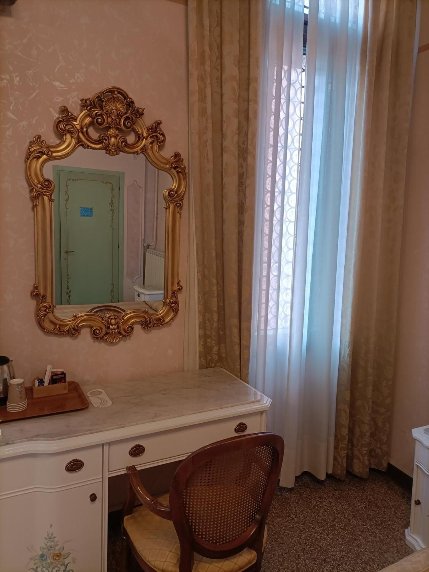 Palazzo Lion Morosini - Check In Presso Locanda Ai Santi Apostoli Венеція Екстер'єр фото